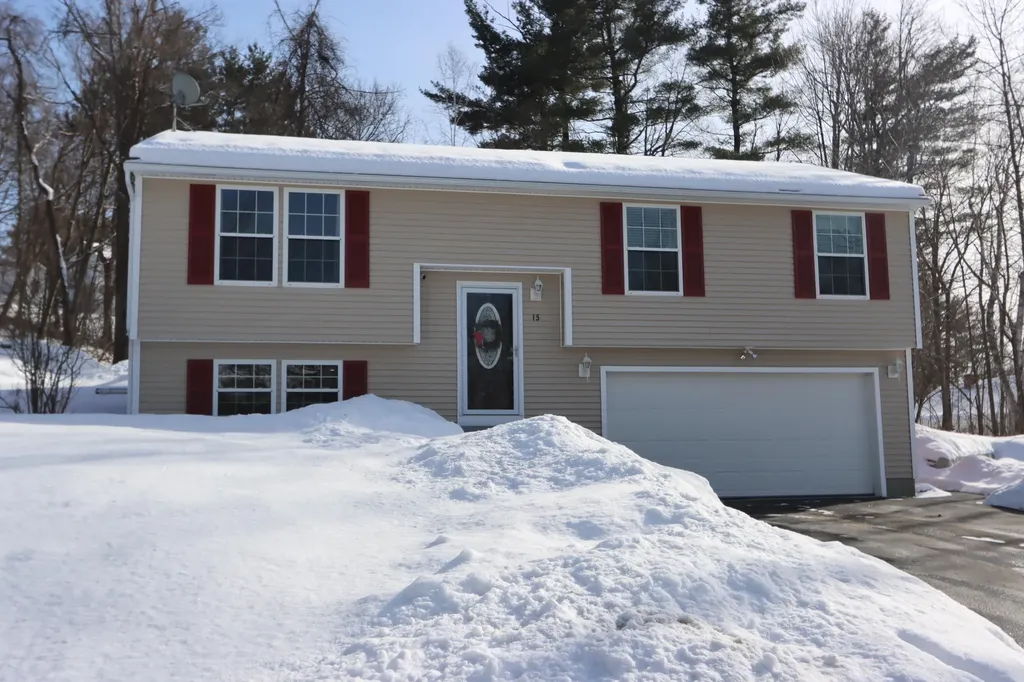 15 St James Place Lewiston ME 04240