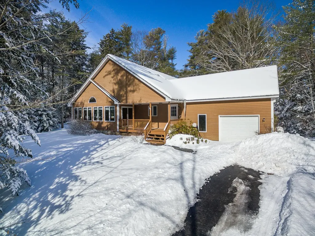 21 Kimberley Circle Brunswick ME 04011