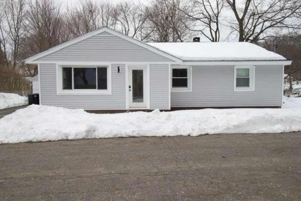 4 Grove Lane Sanford ME 04073