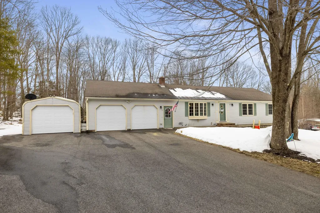 7 Jesse Circle Sanford ME 04073