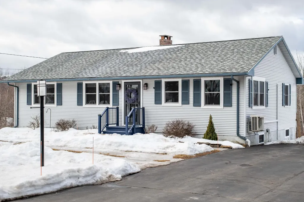 696 Old County Road Rockland ME 04841