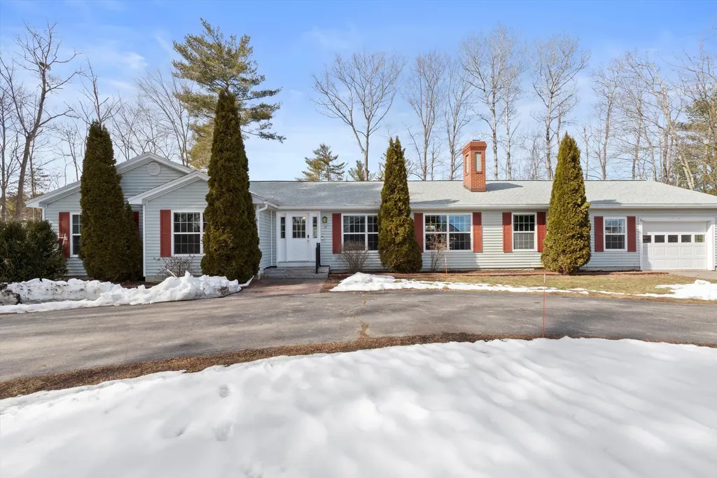 10 Place Lane Eliot ME 03903