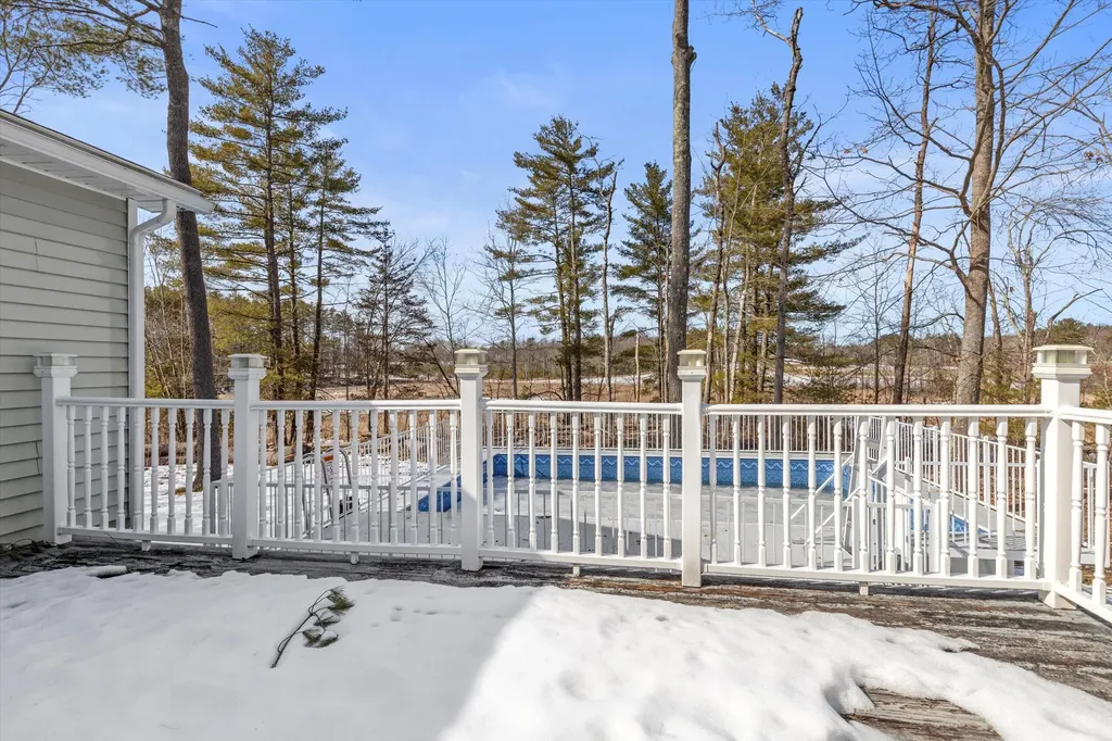 10 Place Lane Eliot ME 03903