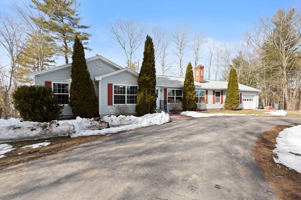 10 Place Lane Eliot ME 03903
