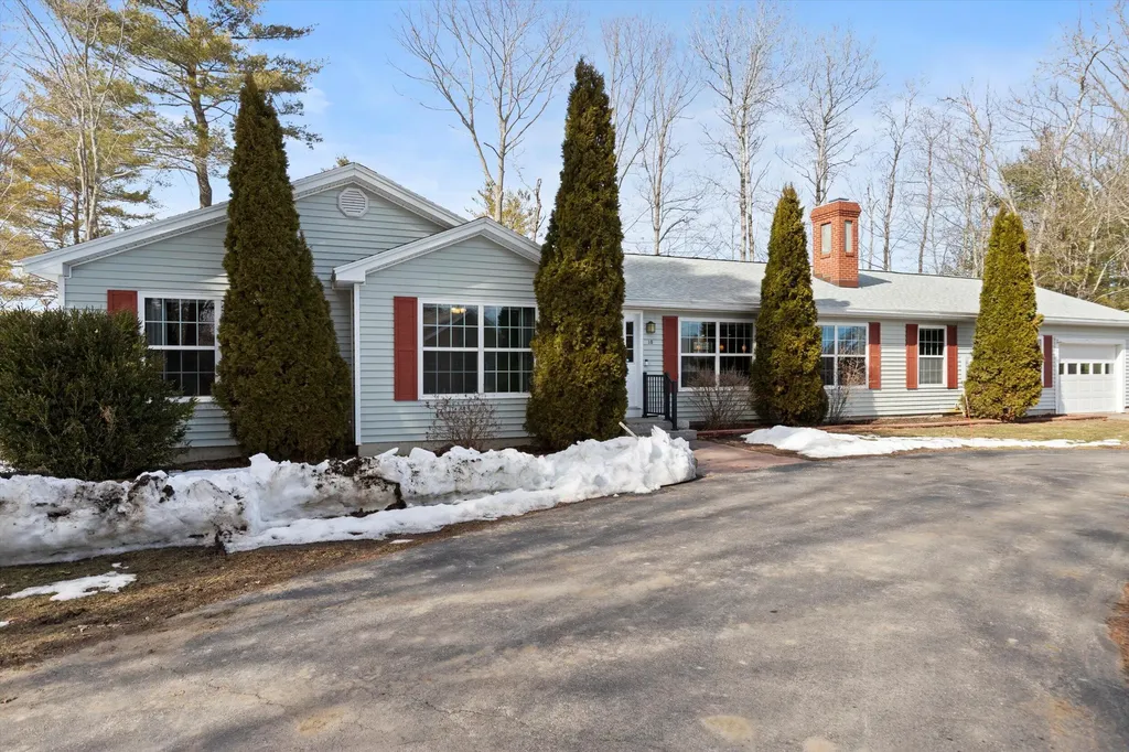 10 Place Lane Eliot ME 03903