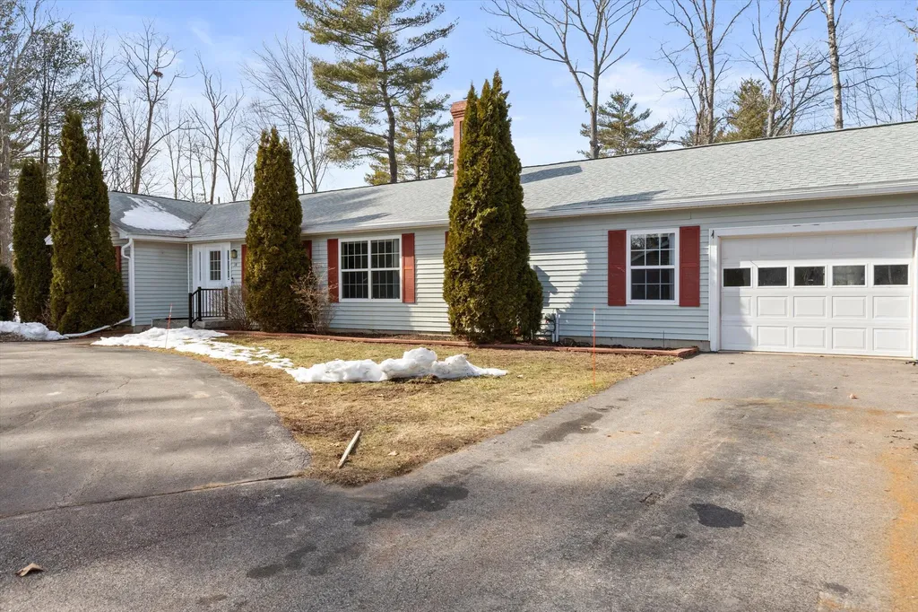 10 Place Lane Eliot ME 03903