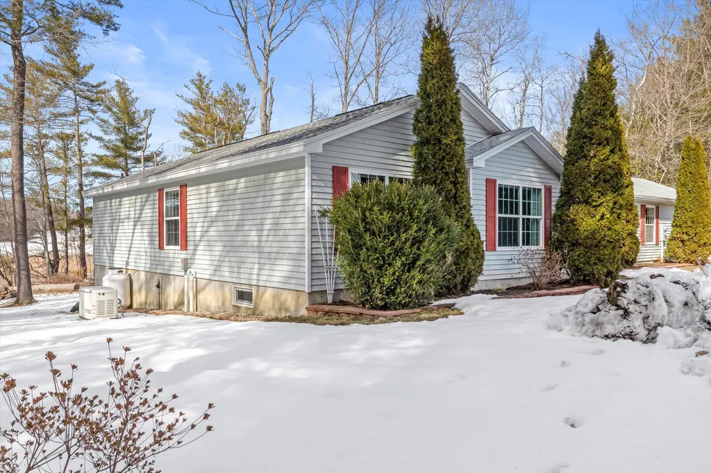 10 Place Lane Eliot ME 03903