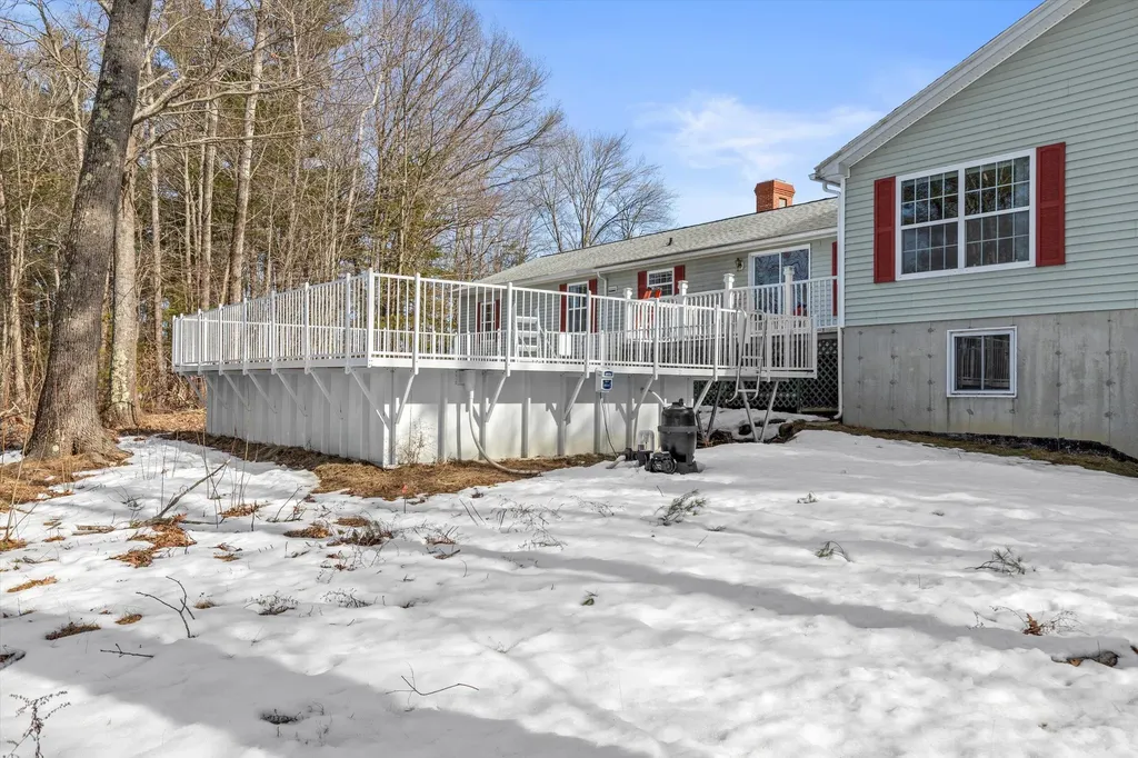10 Place Lane Eliot ME 03903