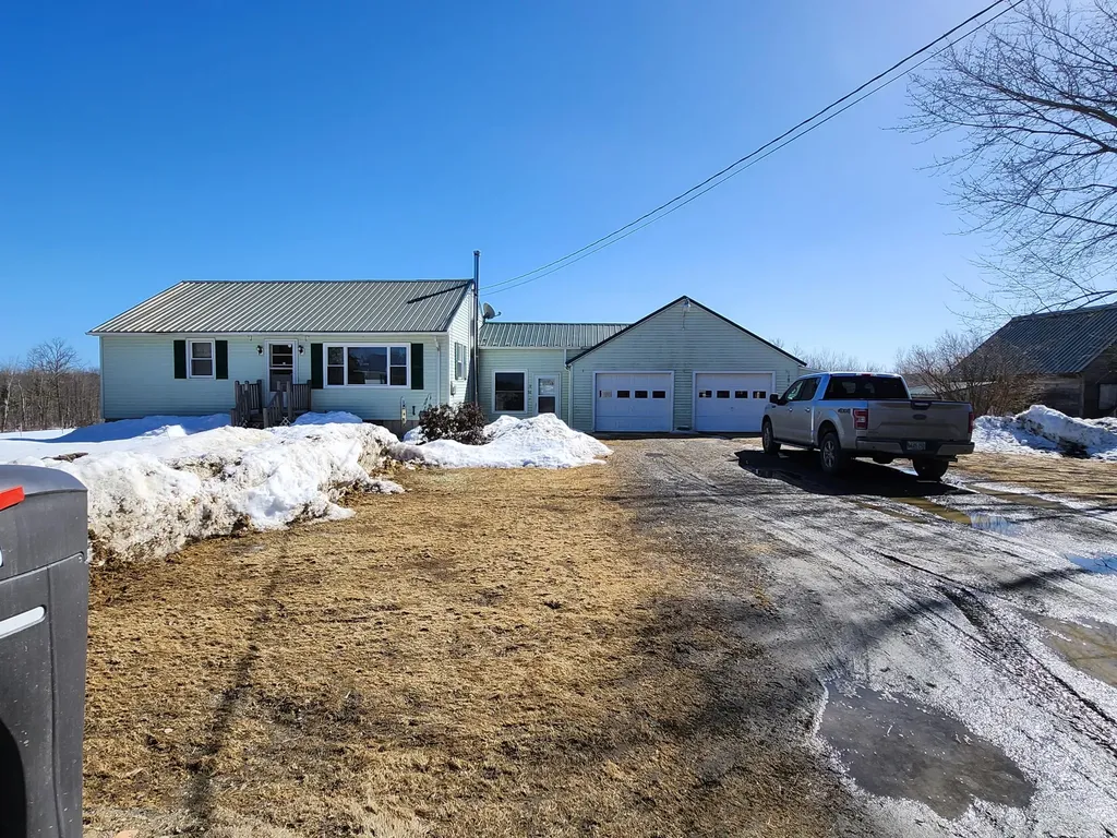 50 River Road Detroit ME 04929