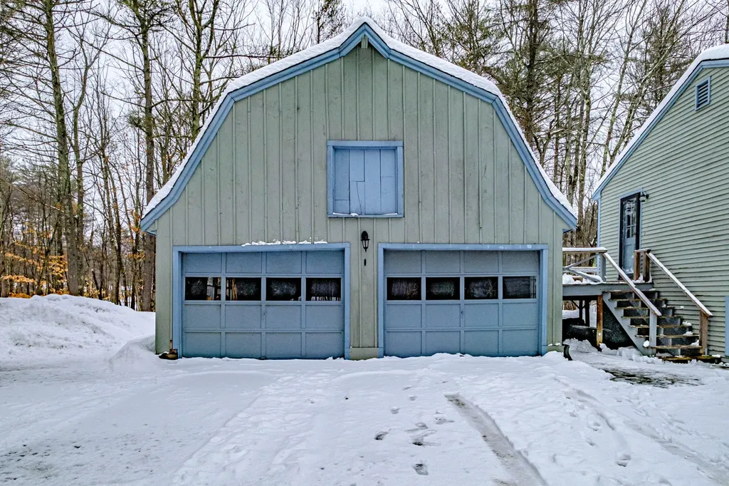 5 Charlonate Drive Gray ME 04039