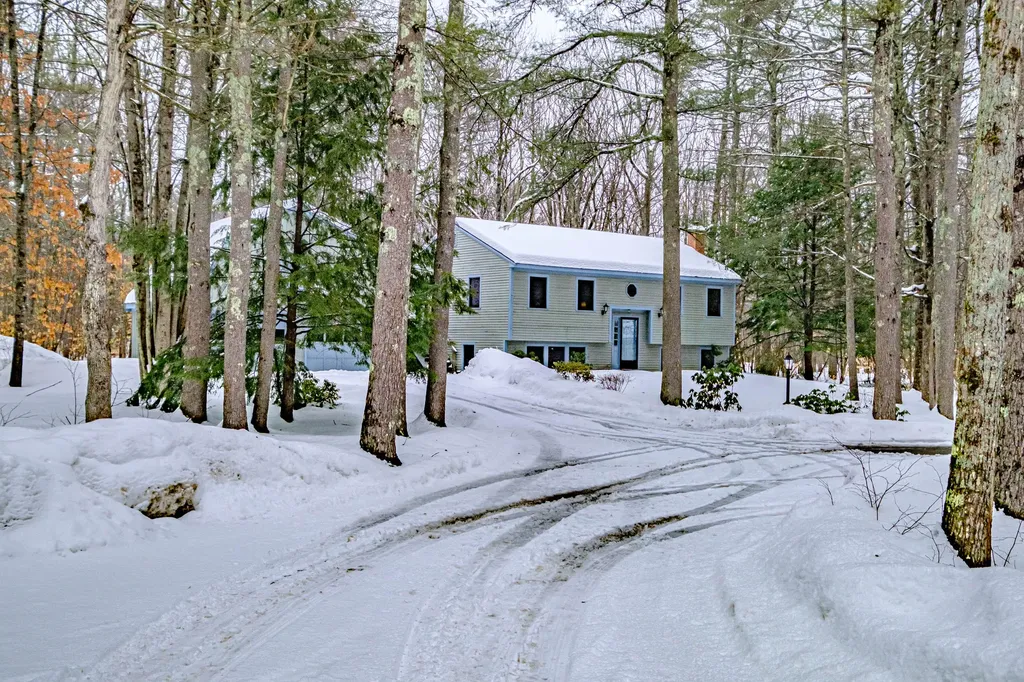 5 Charlonate Drive Gray ME 04039