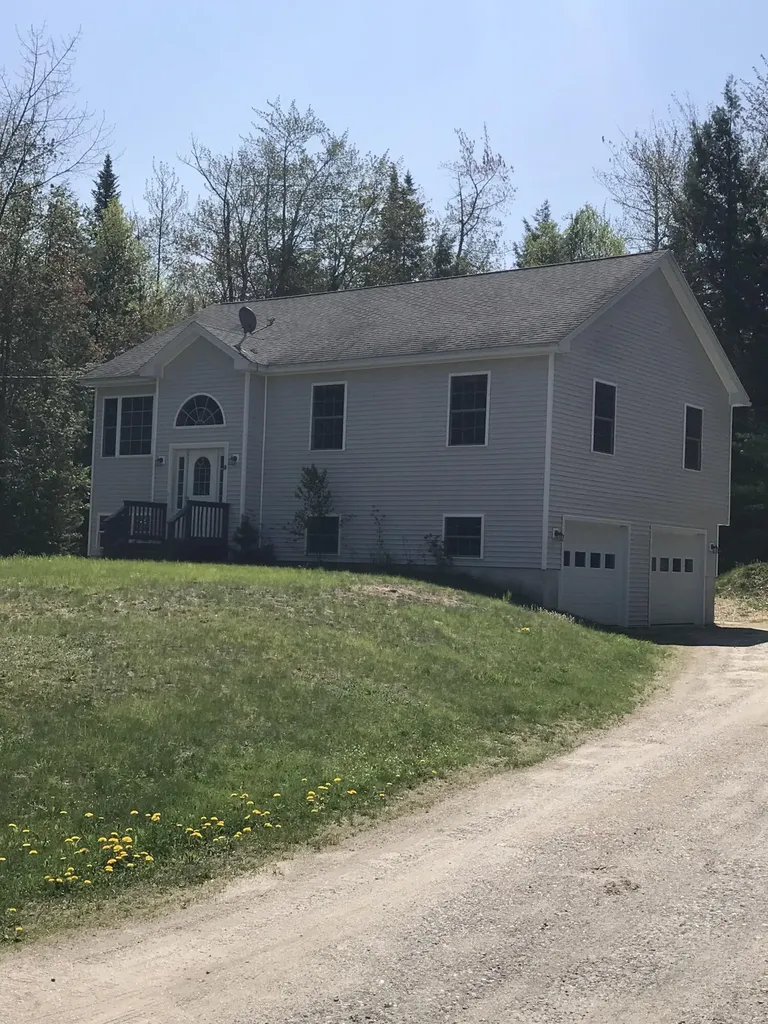 10 Cessna Way Naples ME 04055