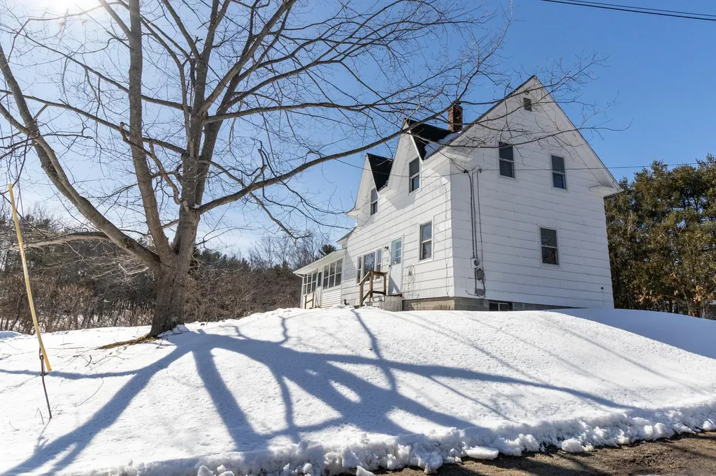 88 Island Road Sabattus ME 04280