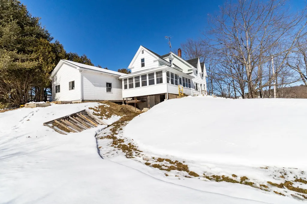 88 Island Road Sabattus ME 04280