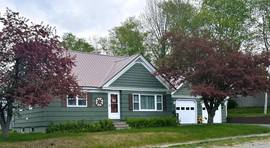 29 Connecticut Avenue Millinocket ME 04462