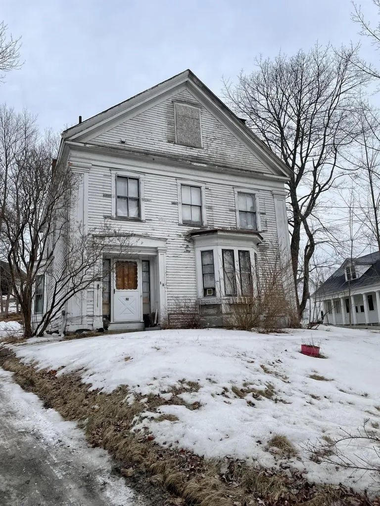 25 Surry Road Ellsworth ME 04605