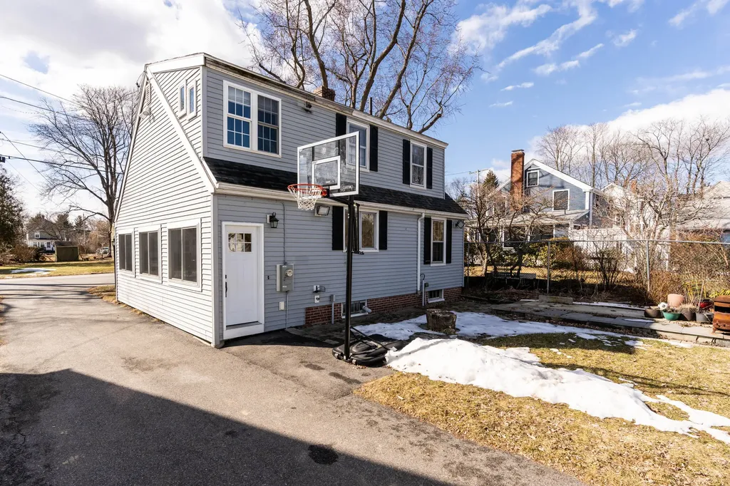 61 Gleckler Road Portland ME 04103