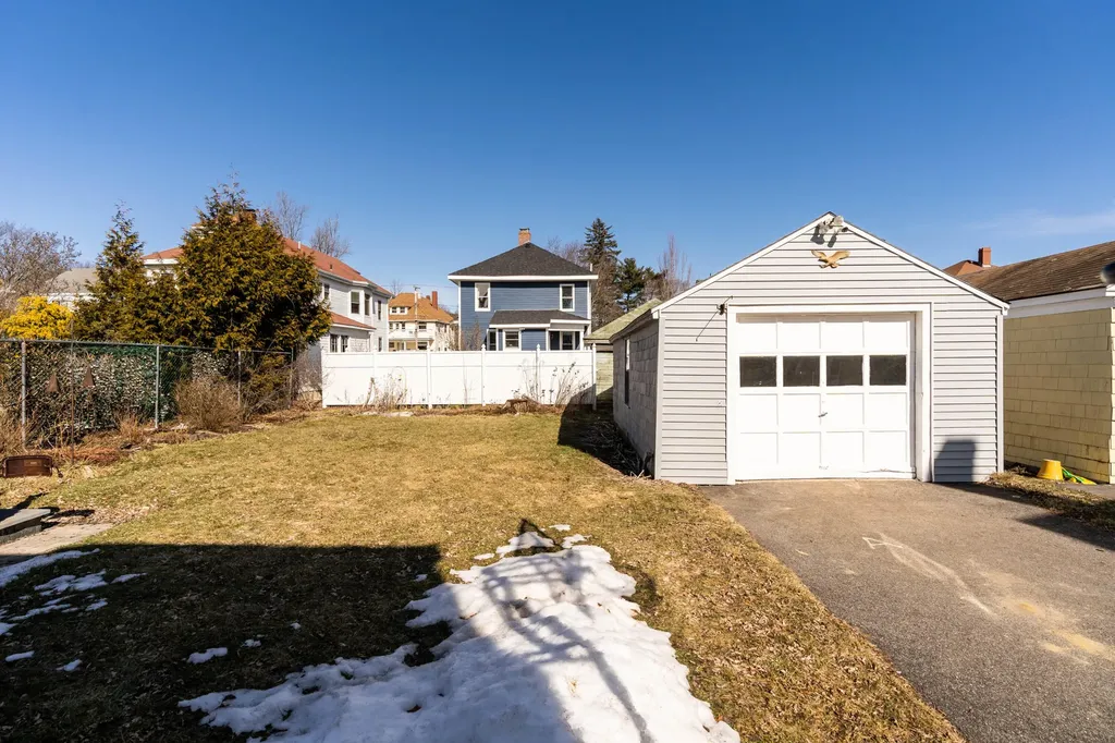 61 Gleckler Road Portland ME 04103