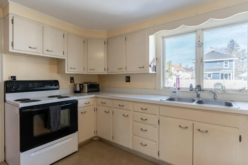 61 Gleckler Road Portland ME 04103