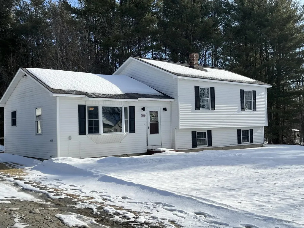 810 Levenseller Road Holden ME 04429