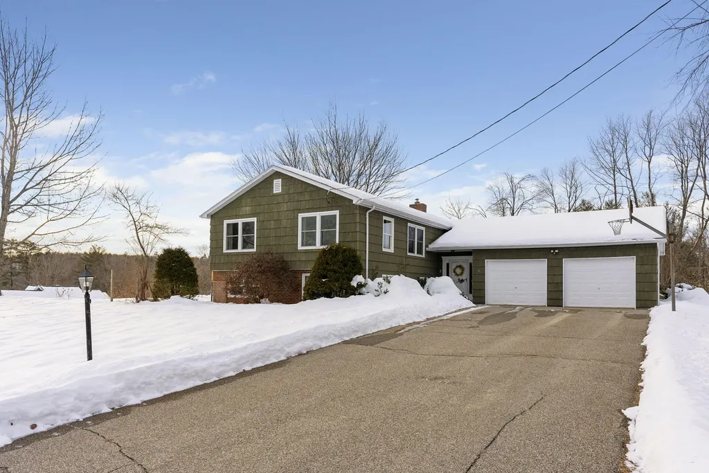 6 Apple Lane Standish ME 04084