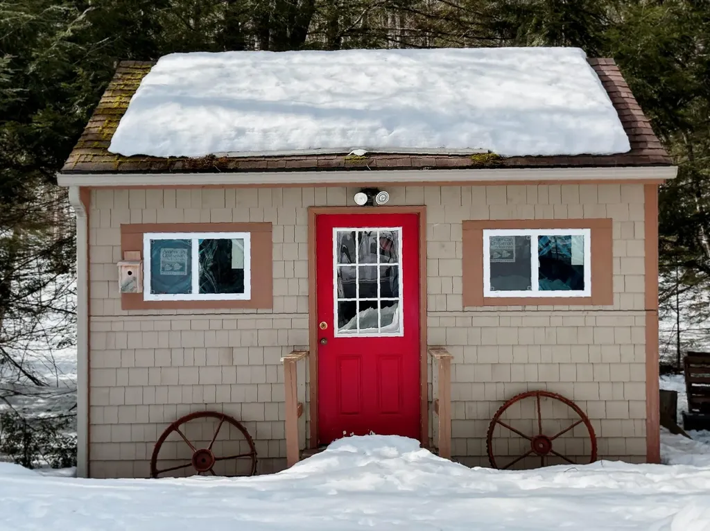 10 Randall Drive Raymond ME 04071