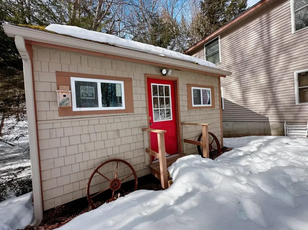 10 Randall Drive Raymond ME 04071