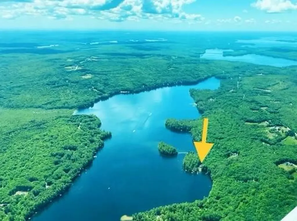 10 Randall Drive Raymond ME 04071