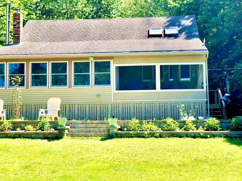 10 Randall Drive Raymond ME 04071