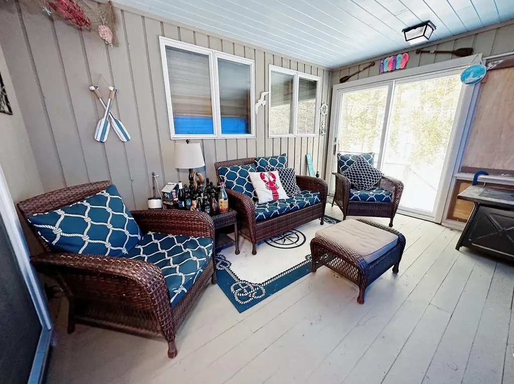 10 Randall Drive Raymond ME 04071