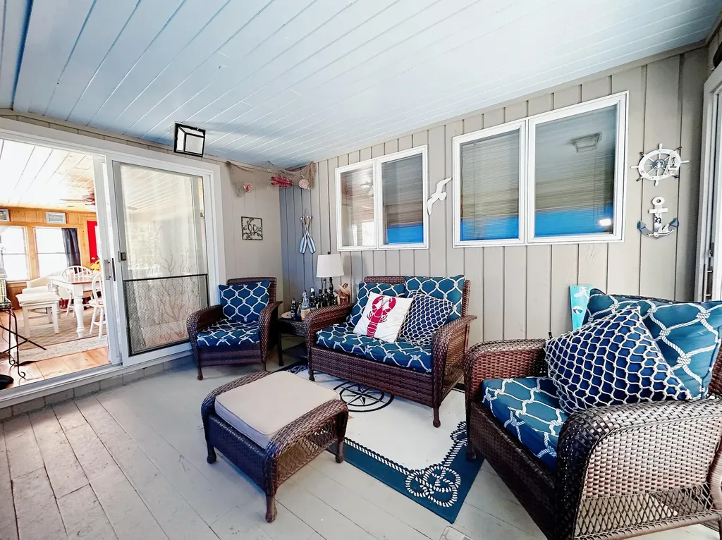 10 Randall Drive Raymond ME 04071
