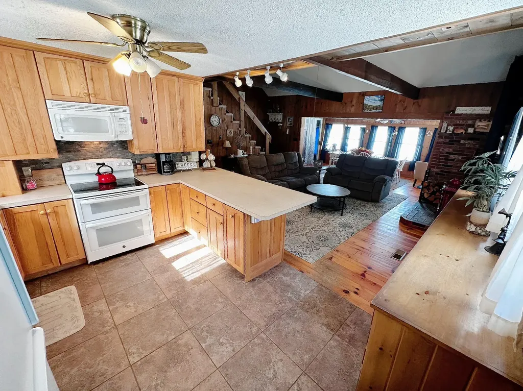 10 Randall Drive Raymond ME 04071