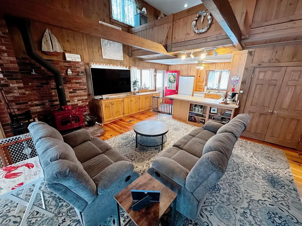 10 Randall Drive Raymond ME 04071