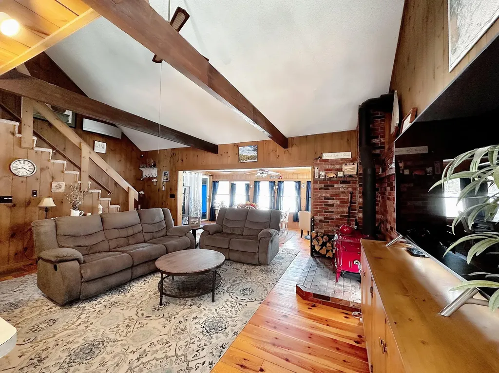 10 Randall Drive Raymond ME 04071