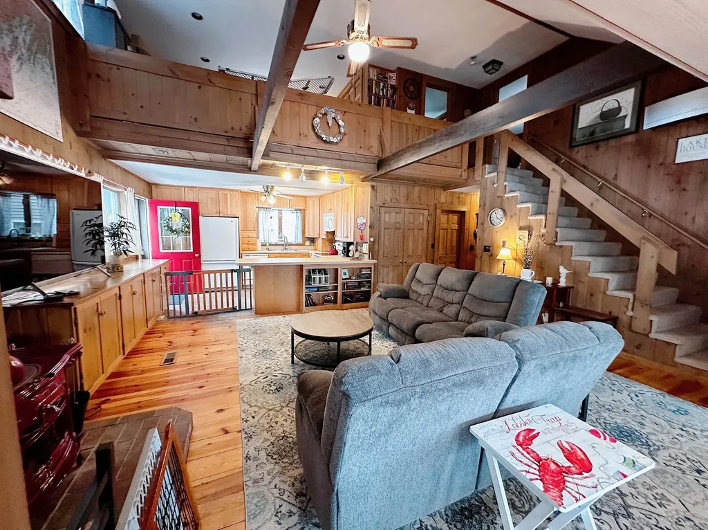 10 Randall Drive Raymond ME 04071
