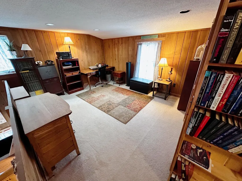 10 Randall Drive Raymond ME 04071