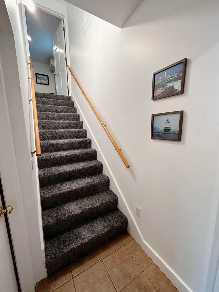 10 Randall Drive Raymond ME 04071