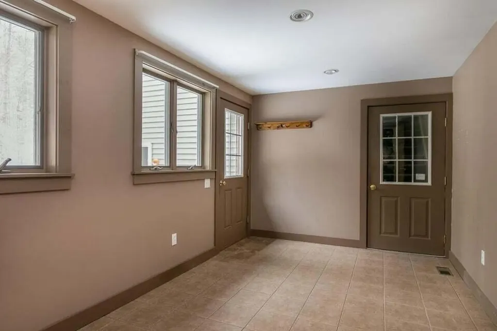 10 Randall Drive Raymond ME 04071