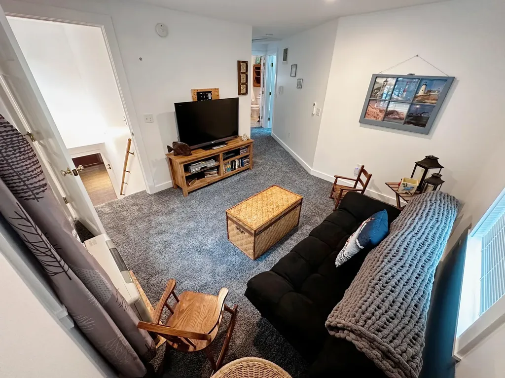 10 Randall Drive Raymond ME 04071