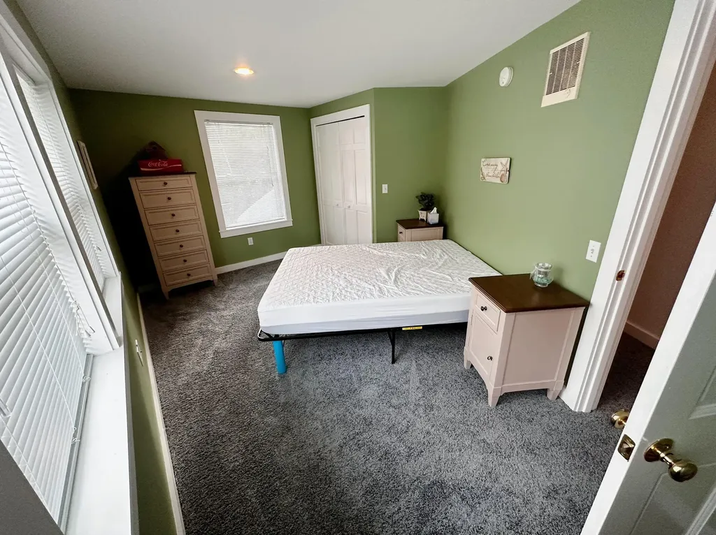 10 Randall Drive Raymond ME 04071