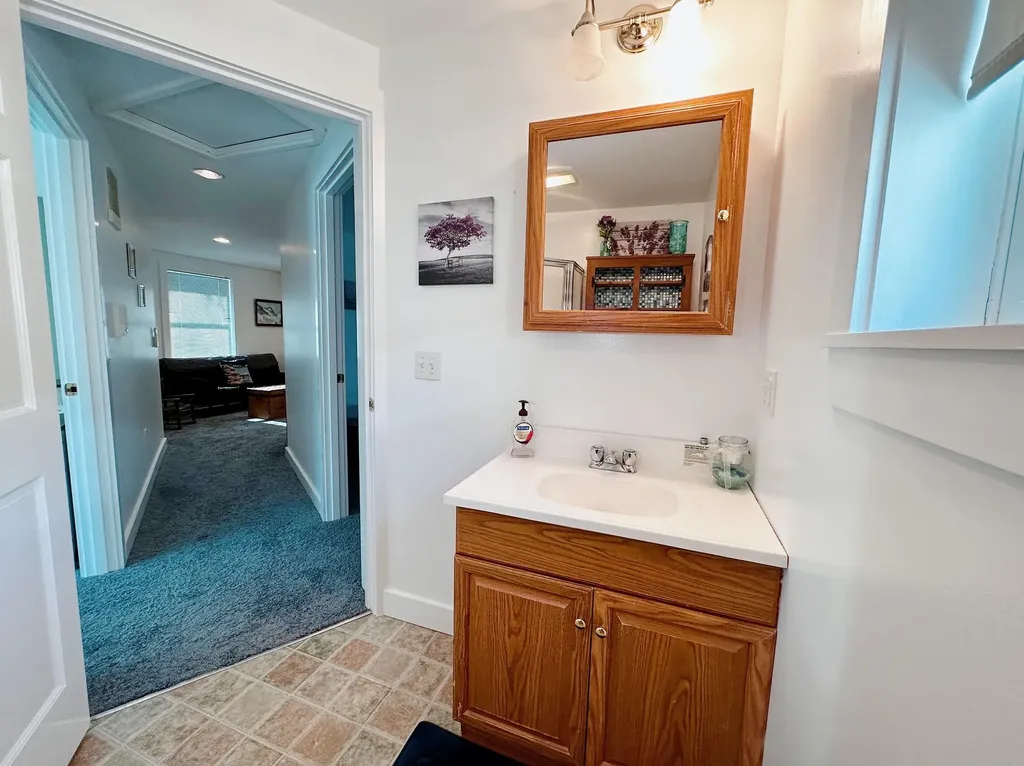 10 Randall Drive Raymond ME 04071