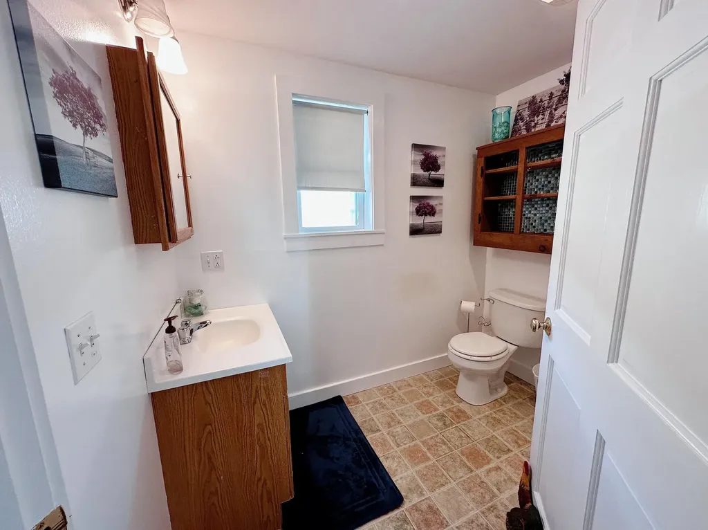 10 Randall Drive Raymond ME 04071