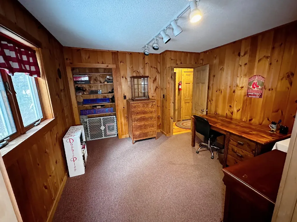 10 Randall Drive Raymond ME 04071
