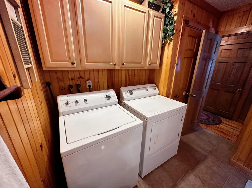 10 Randall Drive Raymond ME 04071