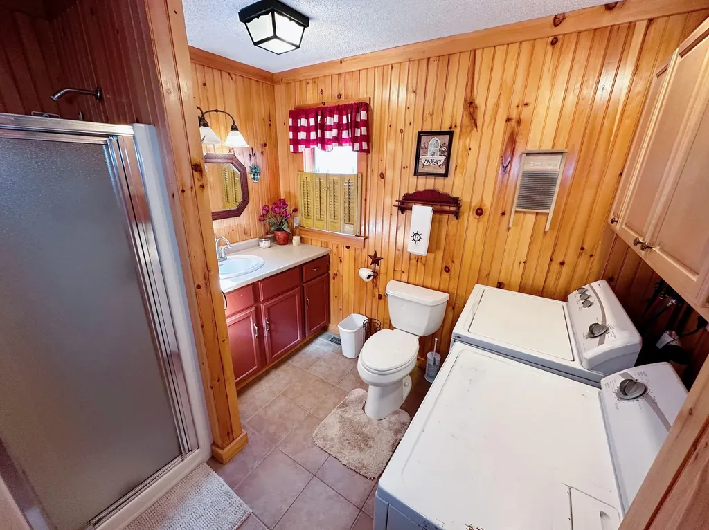 10 Randall Drive Raymond ME 04071