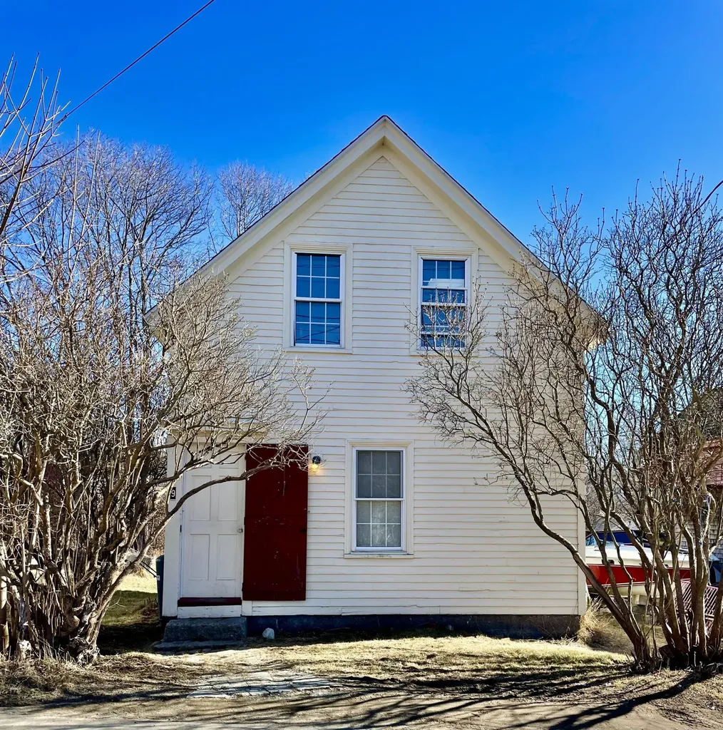 9 Cottage Street Vinalhaven ME 04863