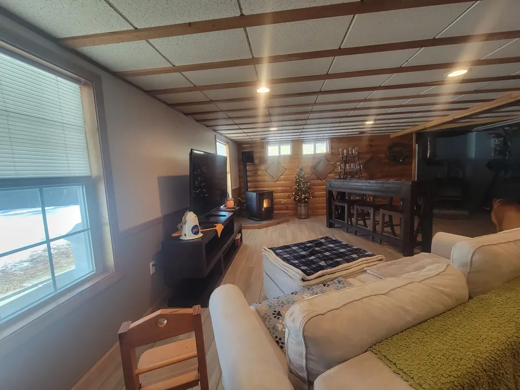 485 Levenseller Road Holden ME 04429