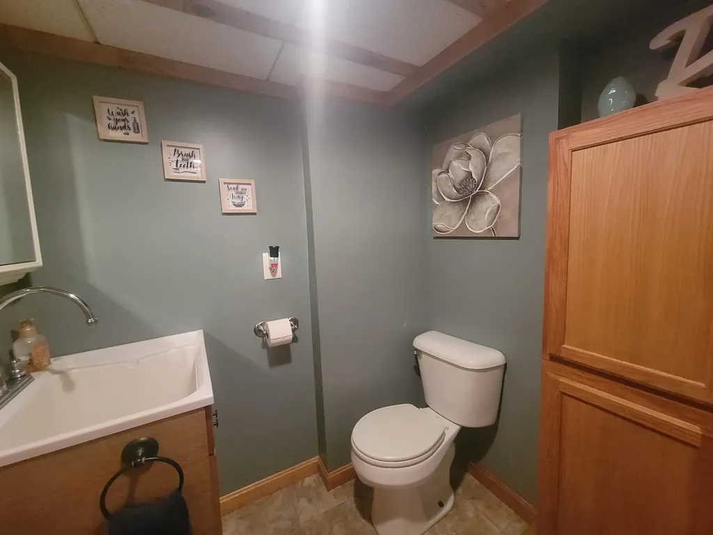 485 Levenseller Road Holden ME 04429