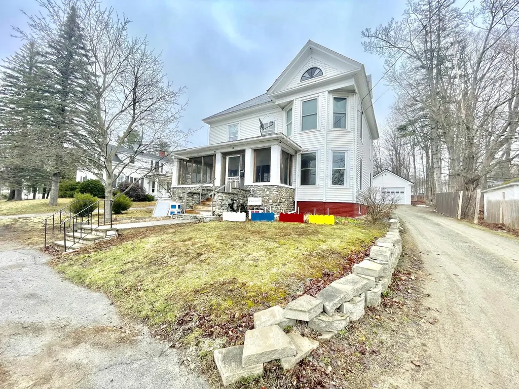 53 Pleasant Street Dexter ME 04930