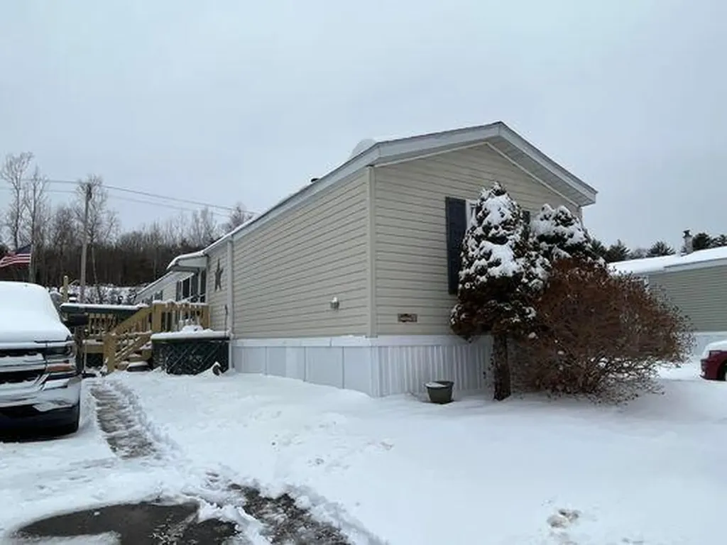 57 Oxbow Drive Lewiston ME 04240
